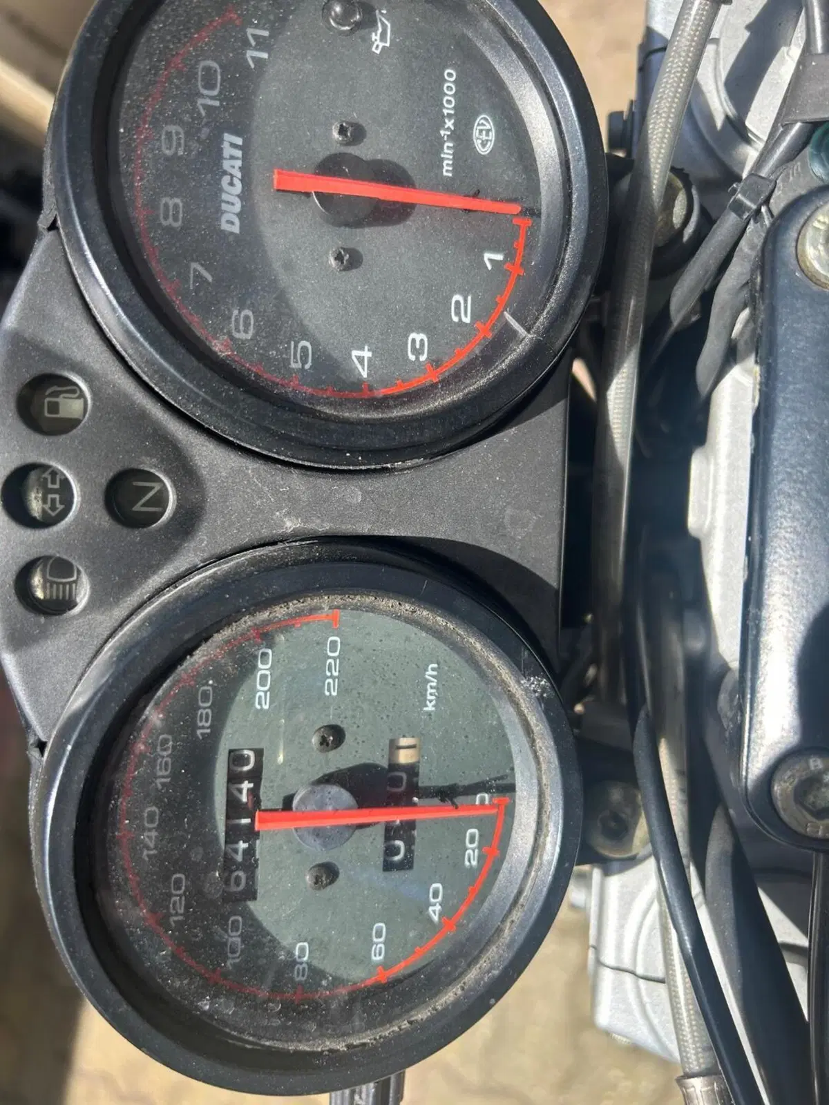 Ducati Monster 600 Dark (1998 - 01) (4)