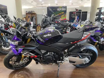 Aprilia Tuono V4 Factory (2025 - 26) usata
