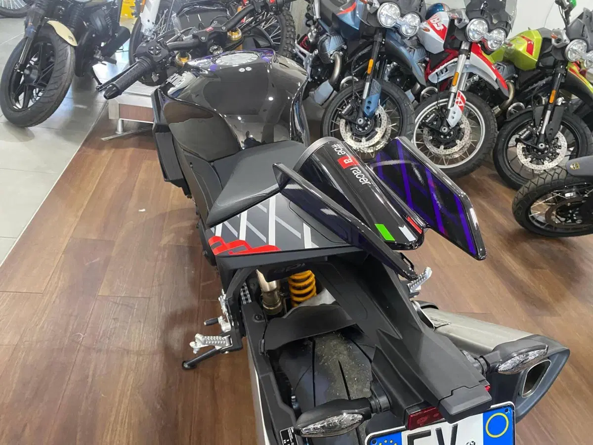 Aprilia Tuono V4 Factory (2025 - 26) (6)