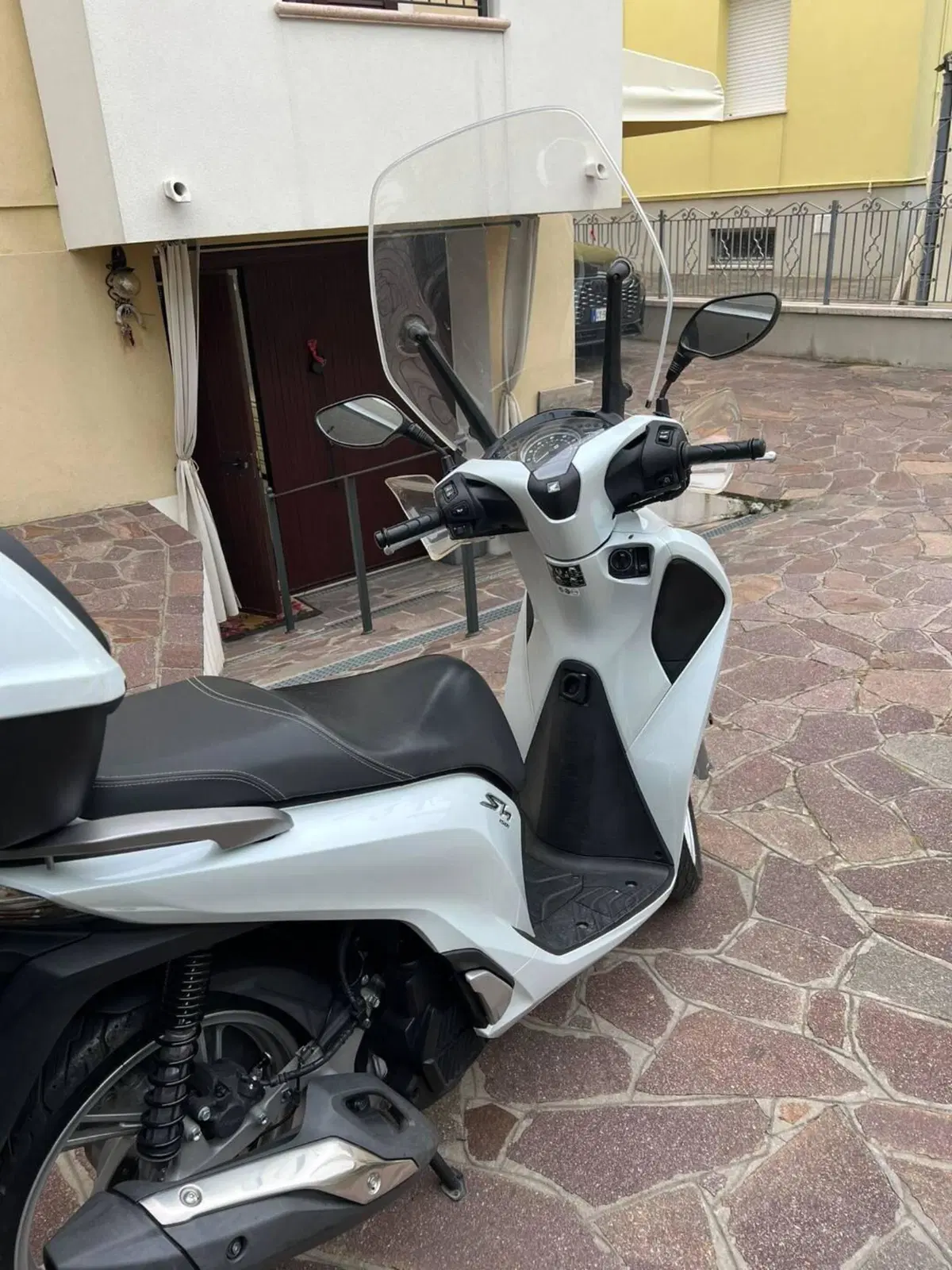 Honda SH 150i Sport (2022 - 23) (3)
