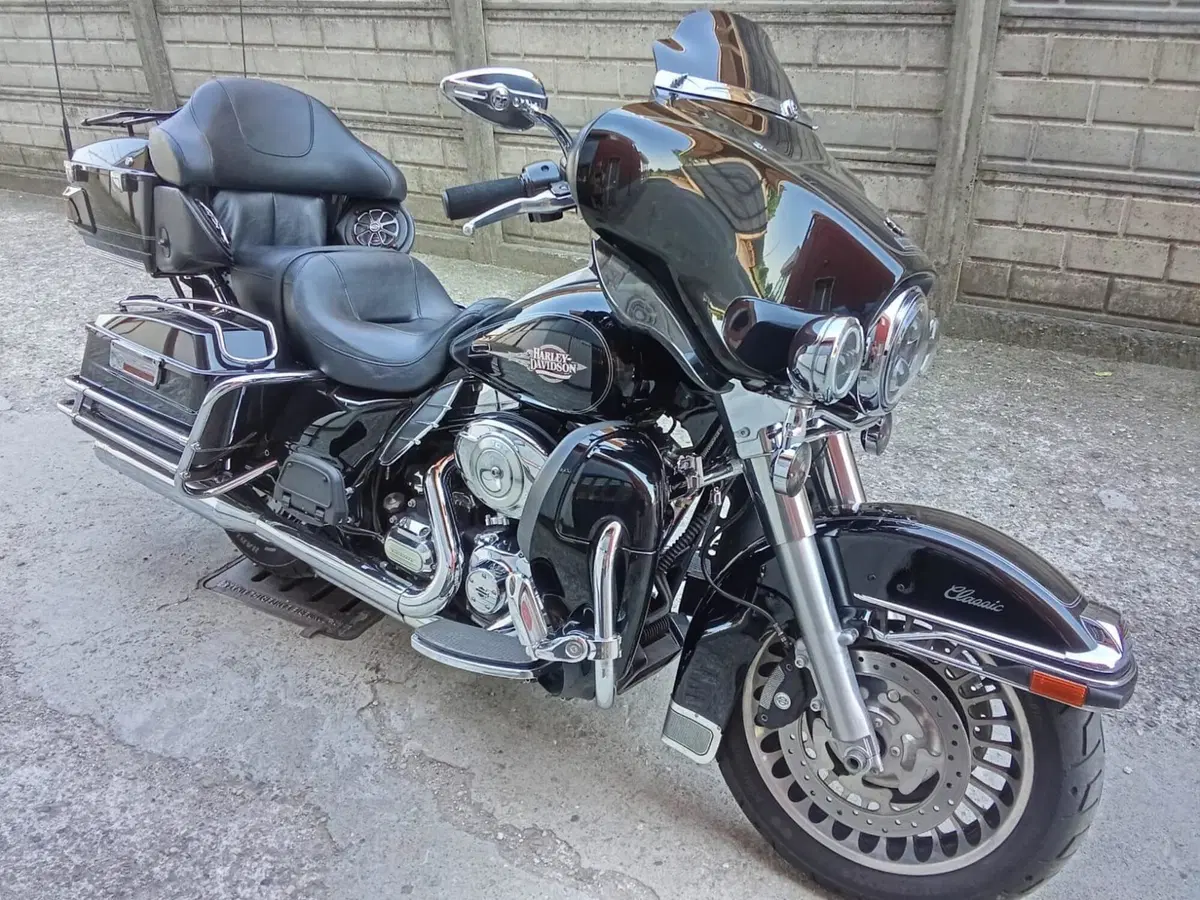 Harley-Davidson 1690 Electra Glide Classic (2010 - 12) - FLHTC (2)