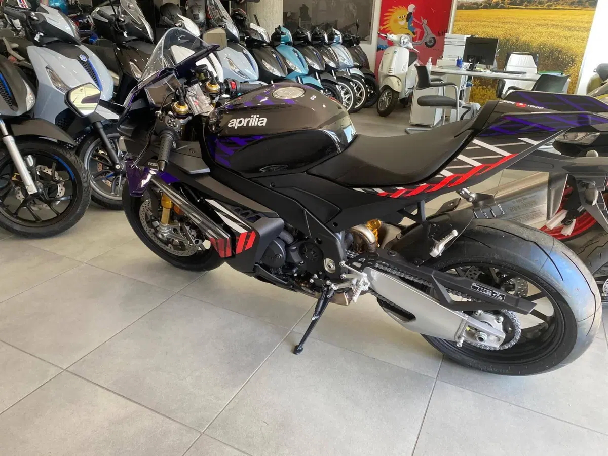 Aprilia RSV4 1100 Factory (2025 - 26) (3)