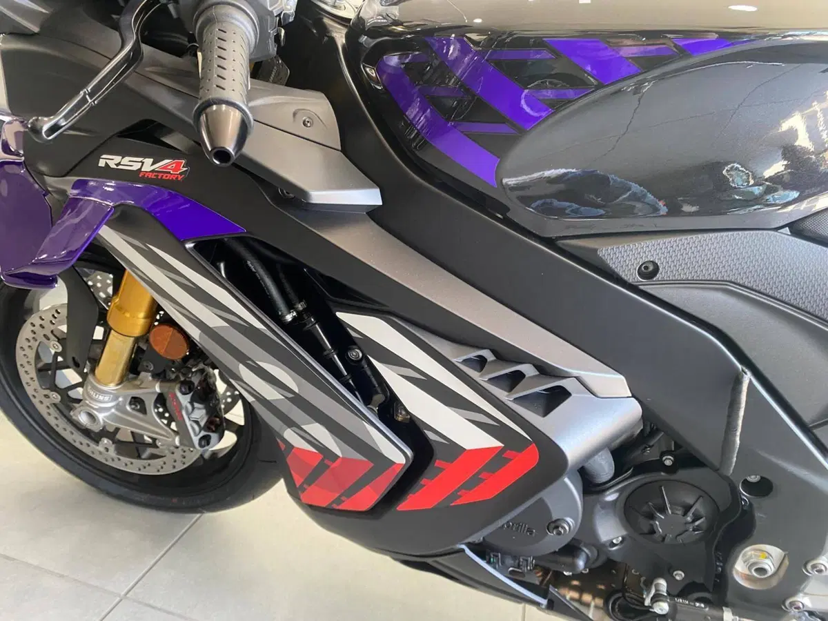 Aprilia RSV4 1100 Factory (2025 - 26) (9)