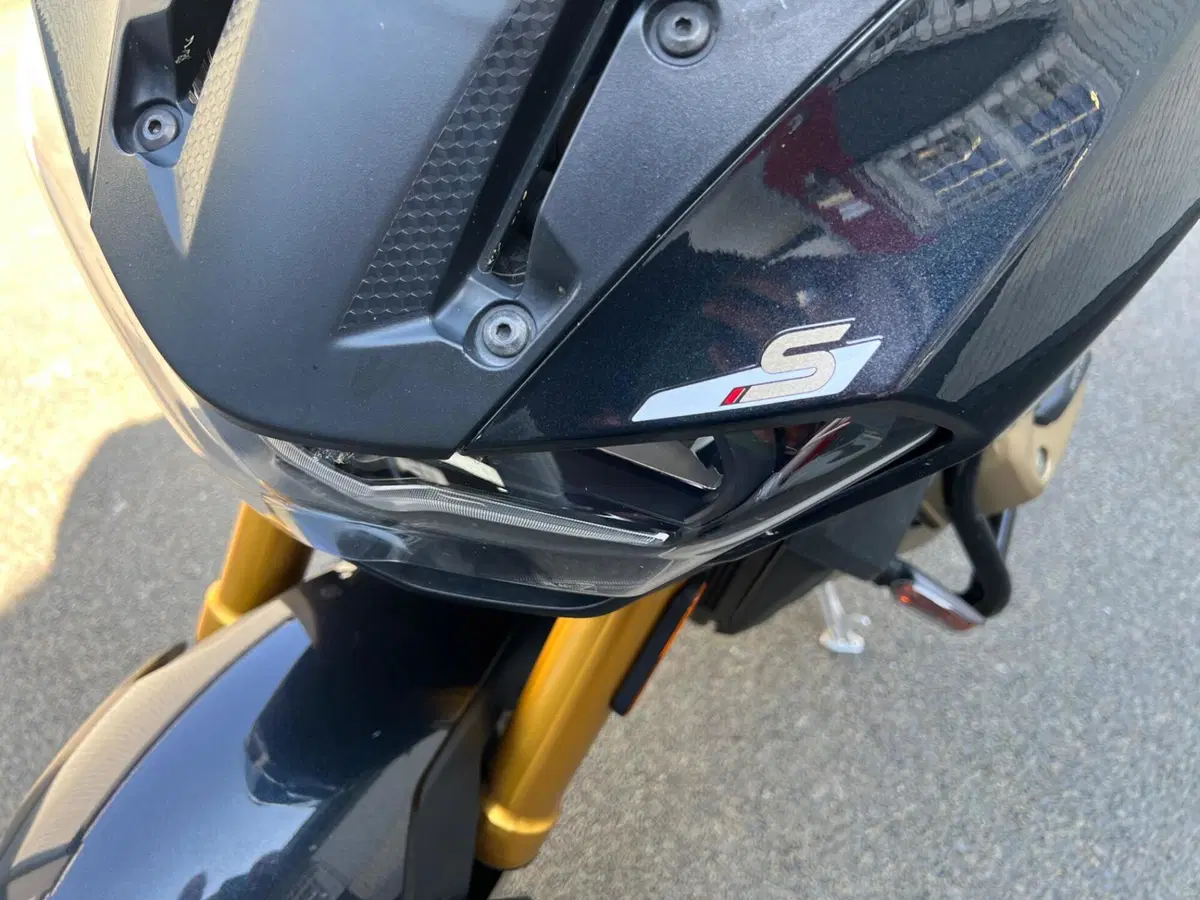 Moto Guzzi V100 Mandello S (2022 - 24) (4)