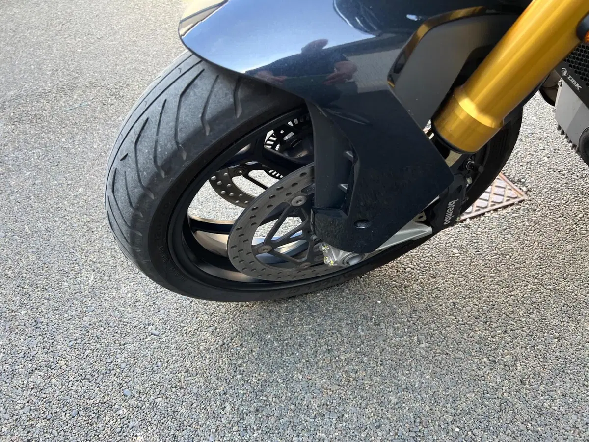 Moto Guzzi V100 Mandello S (2022 - 24) (19)