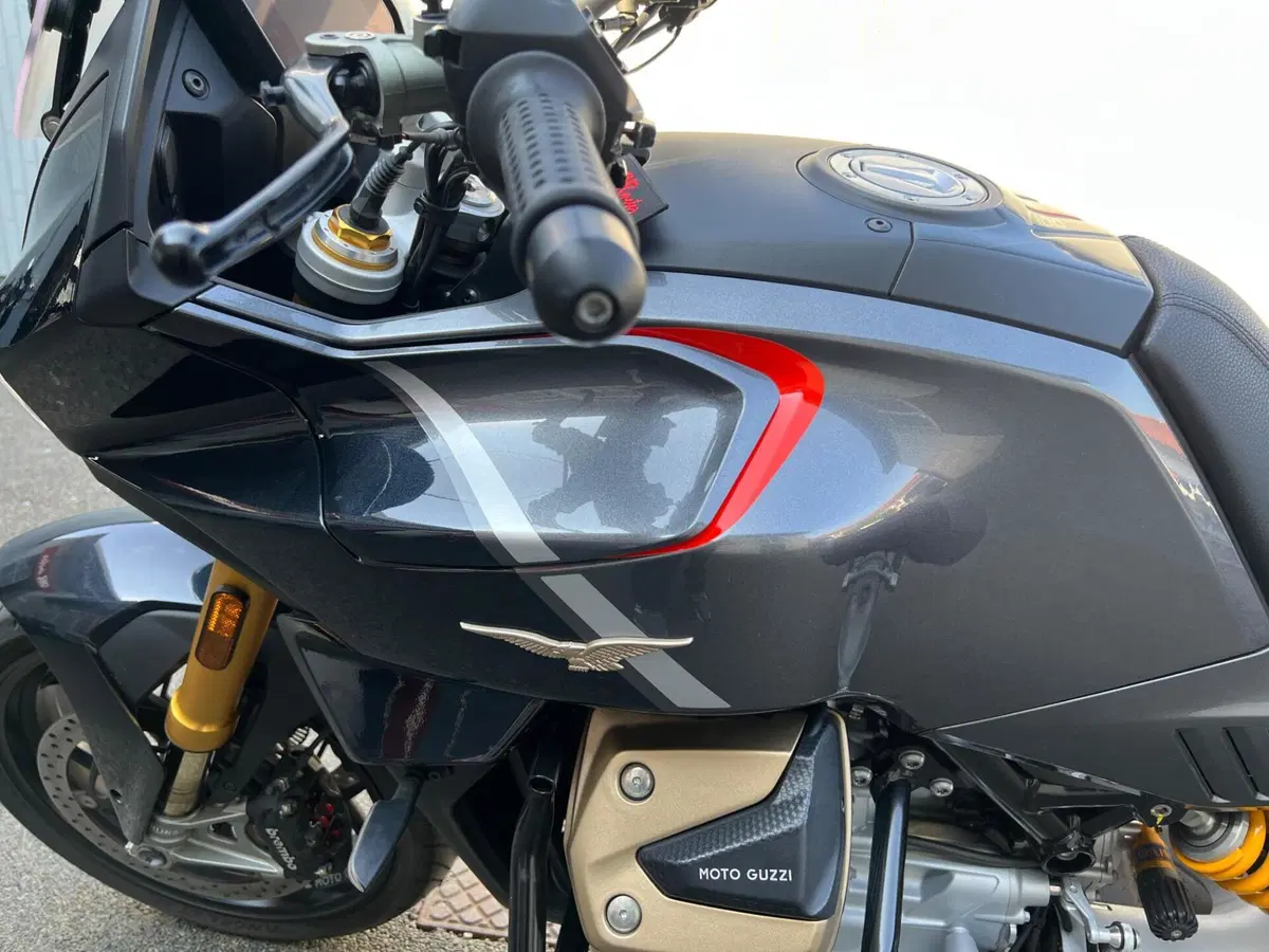 Moto Guzzi V100 Mandello S (2022 - 24) (7)