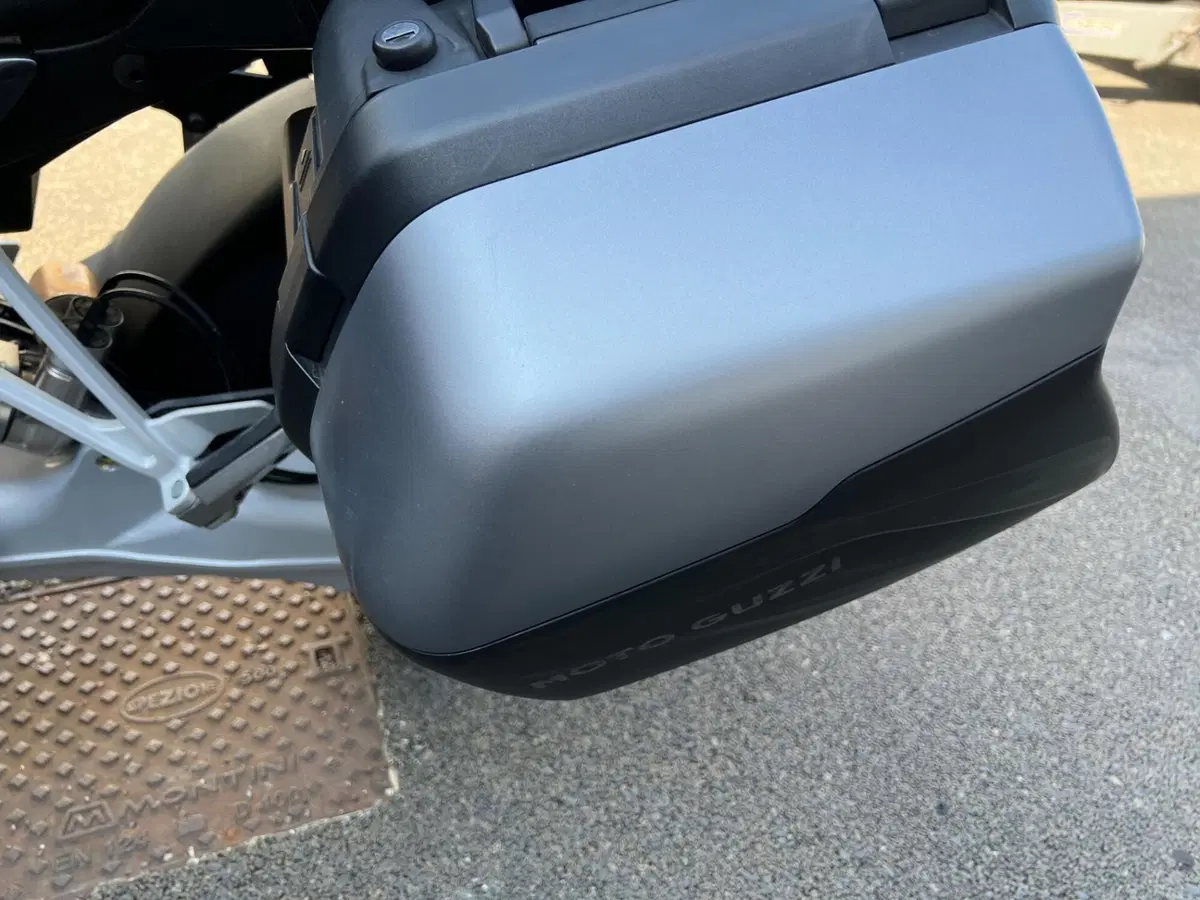 Moto Guzzi V100 Mandello S (2022 - 24) (11)
