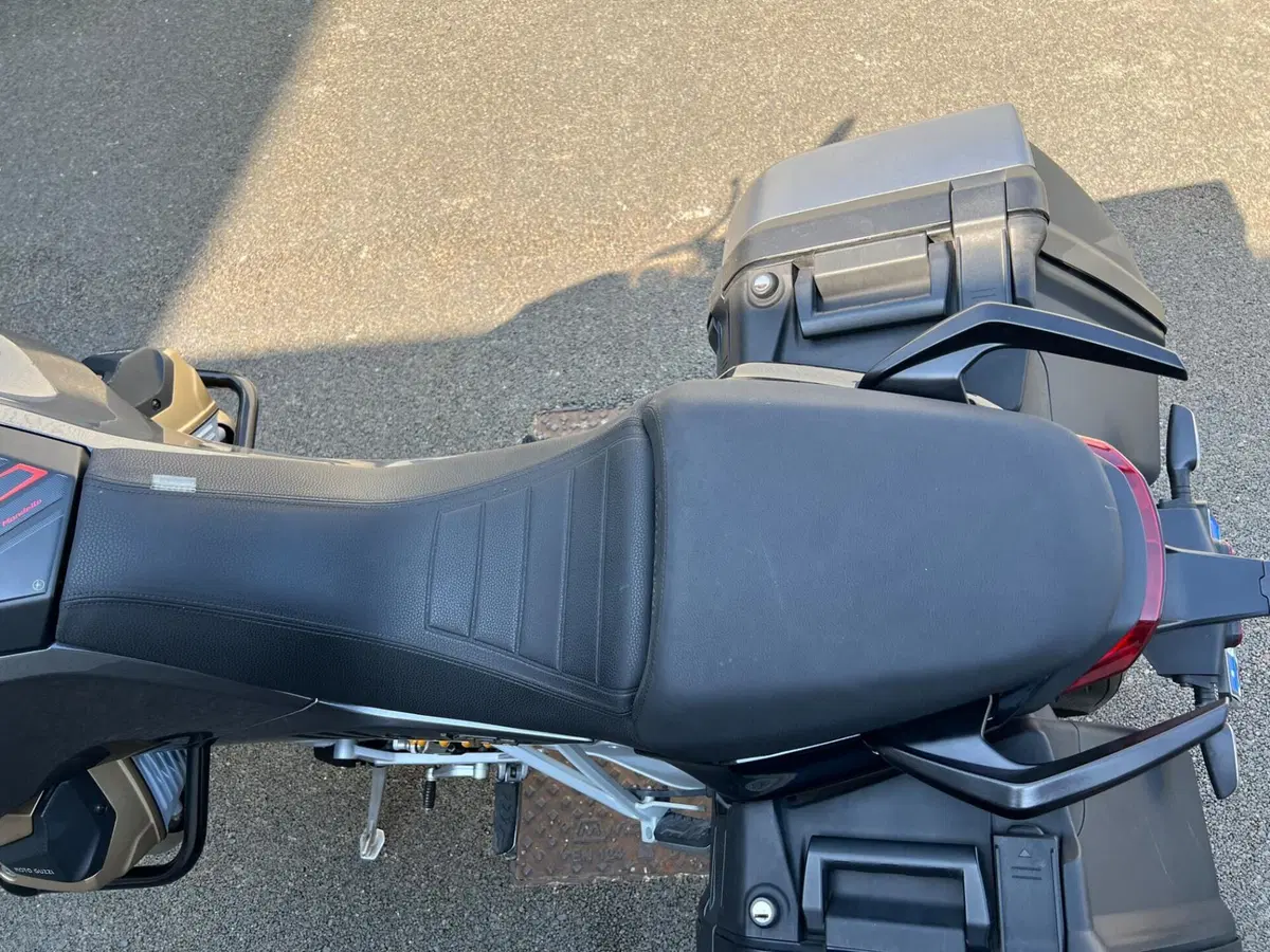 Moto Guzzi V100 Mandello S (2022 - 24) (10)