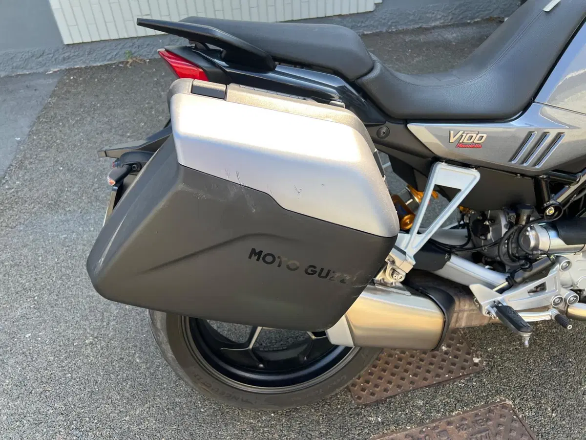 Moto Guzzi V100 Mandello S (2022 - 24) (12)