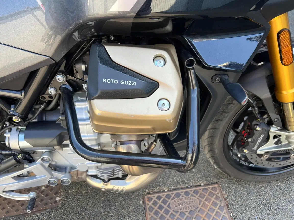 Moto Guzzi V100 Mandello S (2022 - 24) (16)
