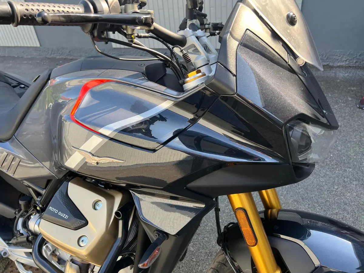 Moto Guzzi V100 Mandello S (2022 - 24) (6)