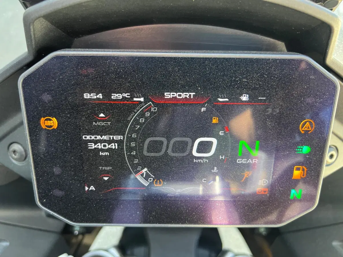Moto Guzzi V100 Mandello S (2022 - 24) (5)