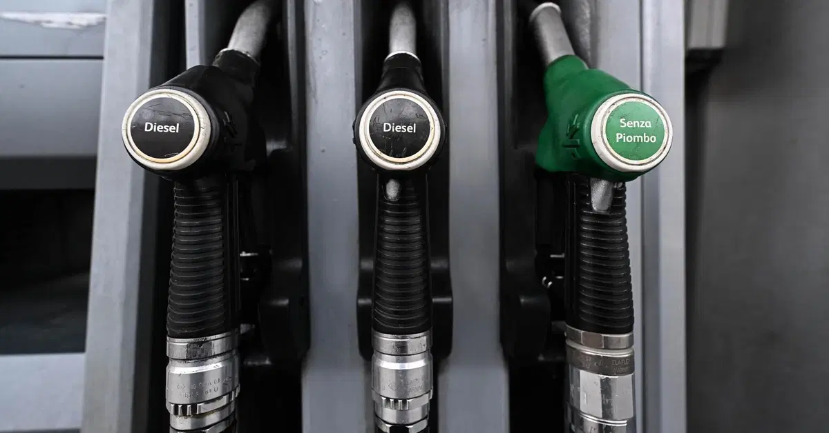 Caro carburanti: taglio delle accise prorogato fino al 6 giugno: cosa cambia per chi va in moto