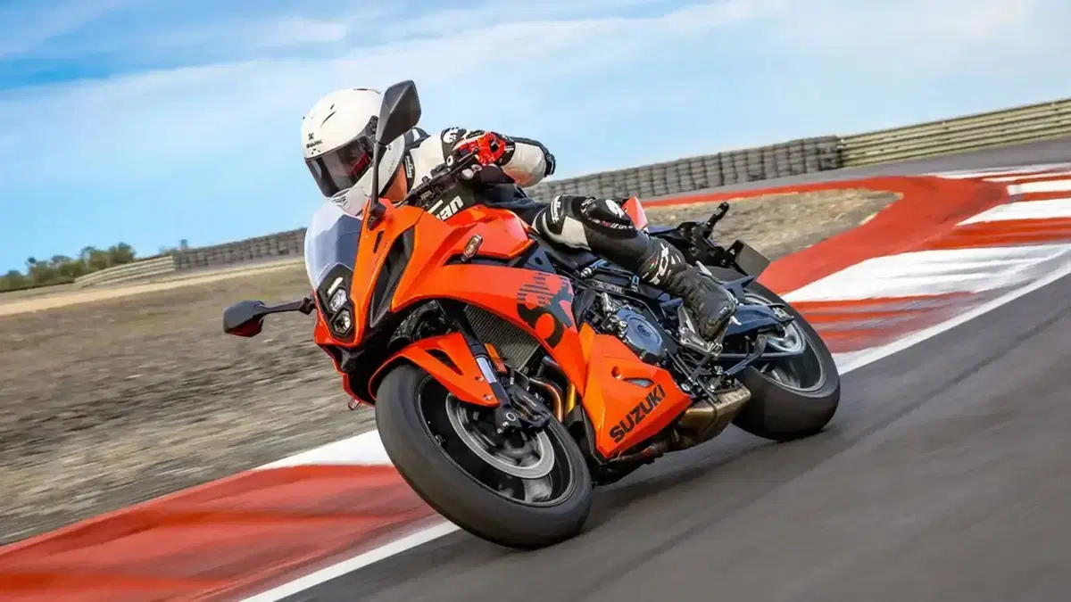 Suzuki GSX-8R: nuovi colori in arrivo. Troppo orange? (2)