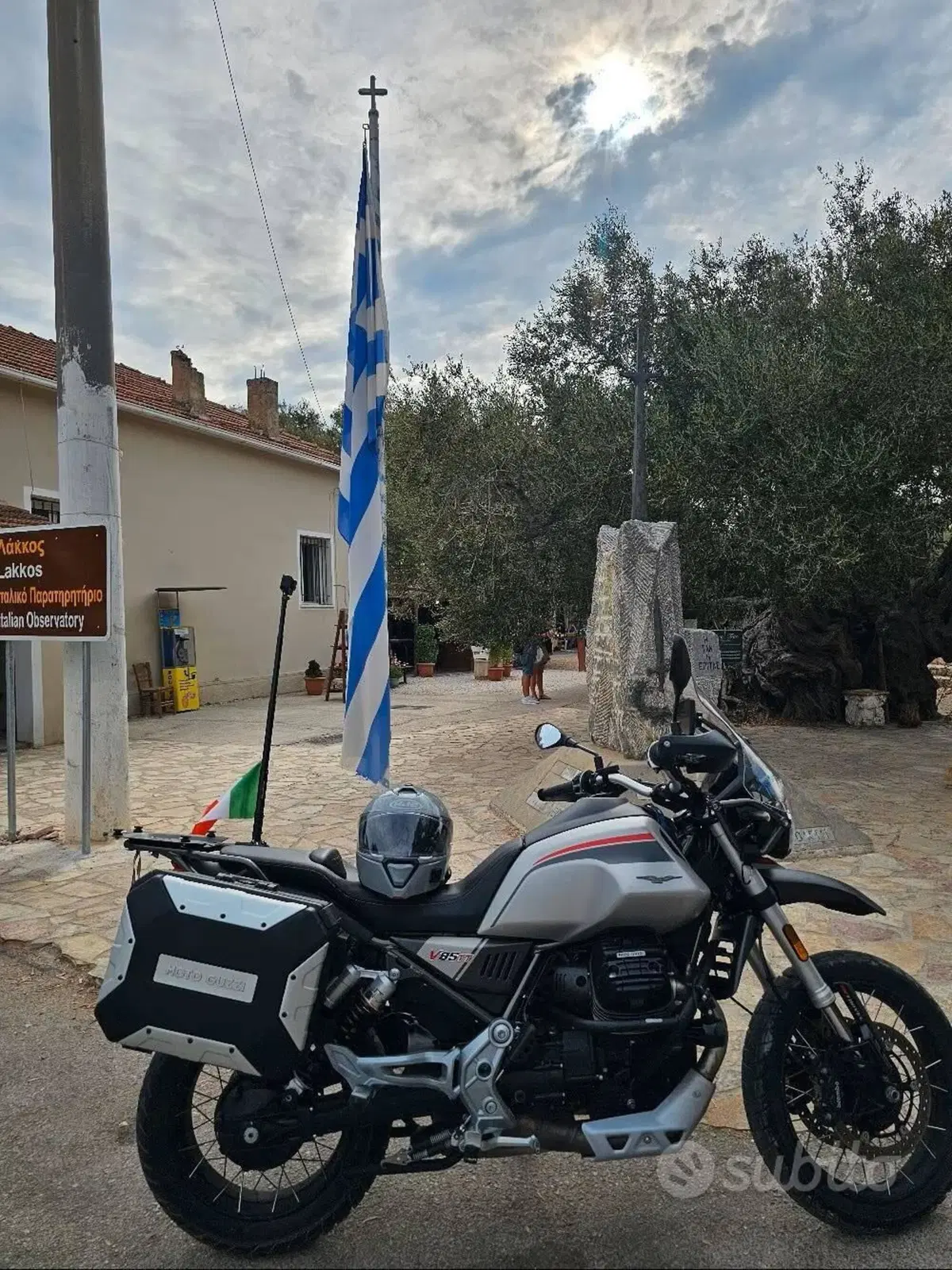 Moto Guzzi V85 TT Travel (2021 - 23)