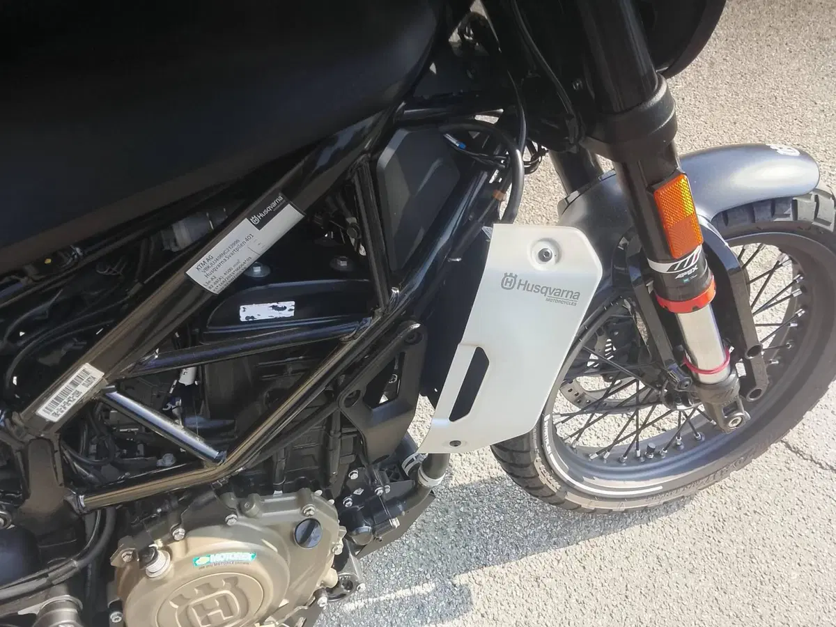 Husqvarna Svartpilen 401 (2021 - 23) (7)