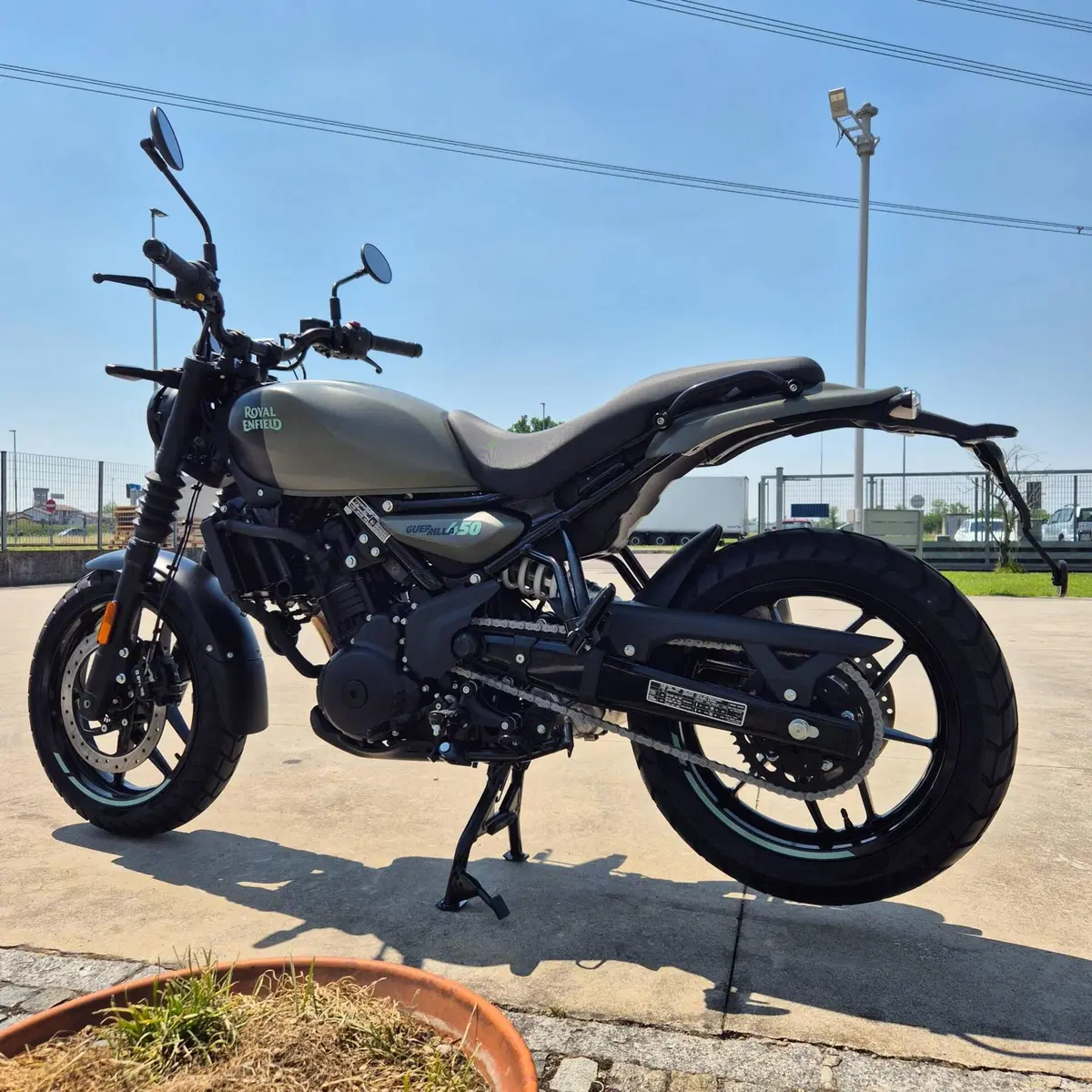 Royal Enfield Guerrilla 450 (2024 - 26) (3)
