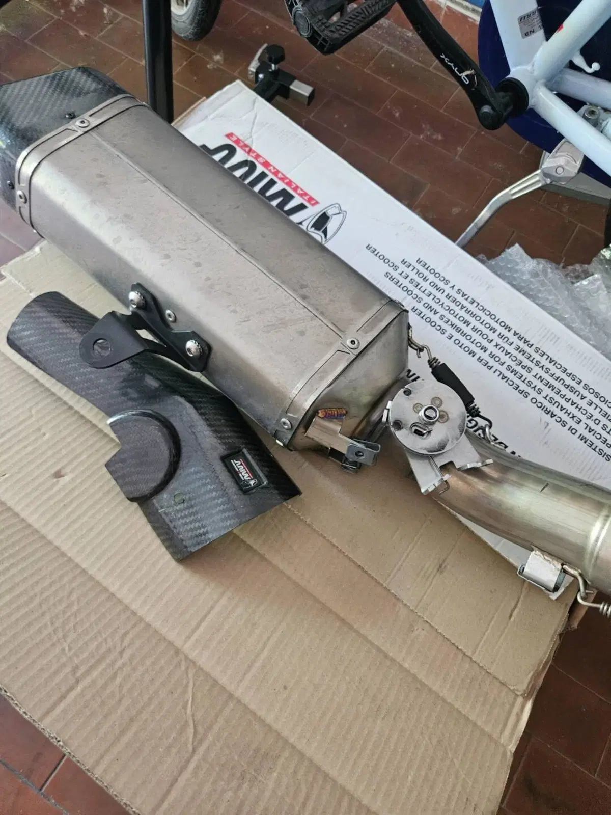Aprilia Tuono V4 Factory (2021 - 24) (8)