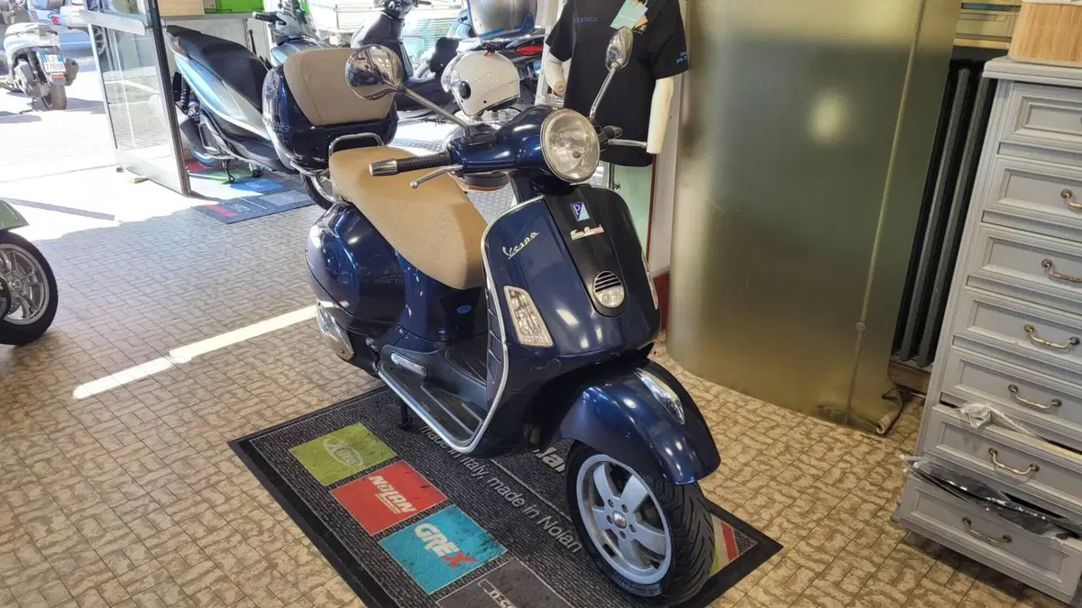 Vespa GTS 250 i.e. (2)
