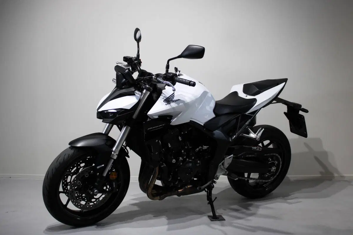Honda CB 1000 Hornet (2025 - 26) (3)