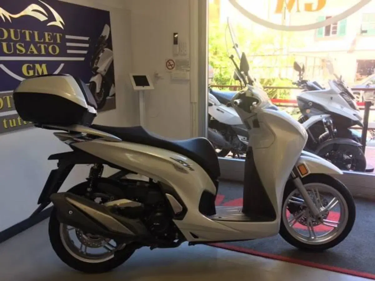 Honda SH 350 (2021 - 24) (3)