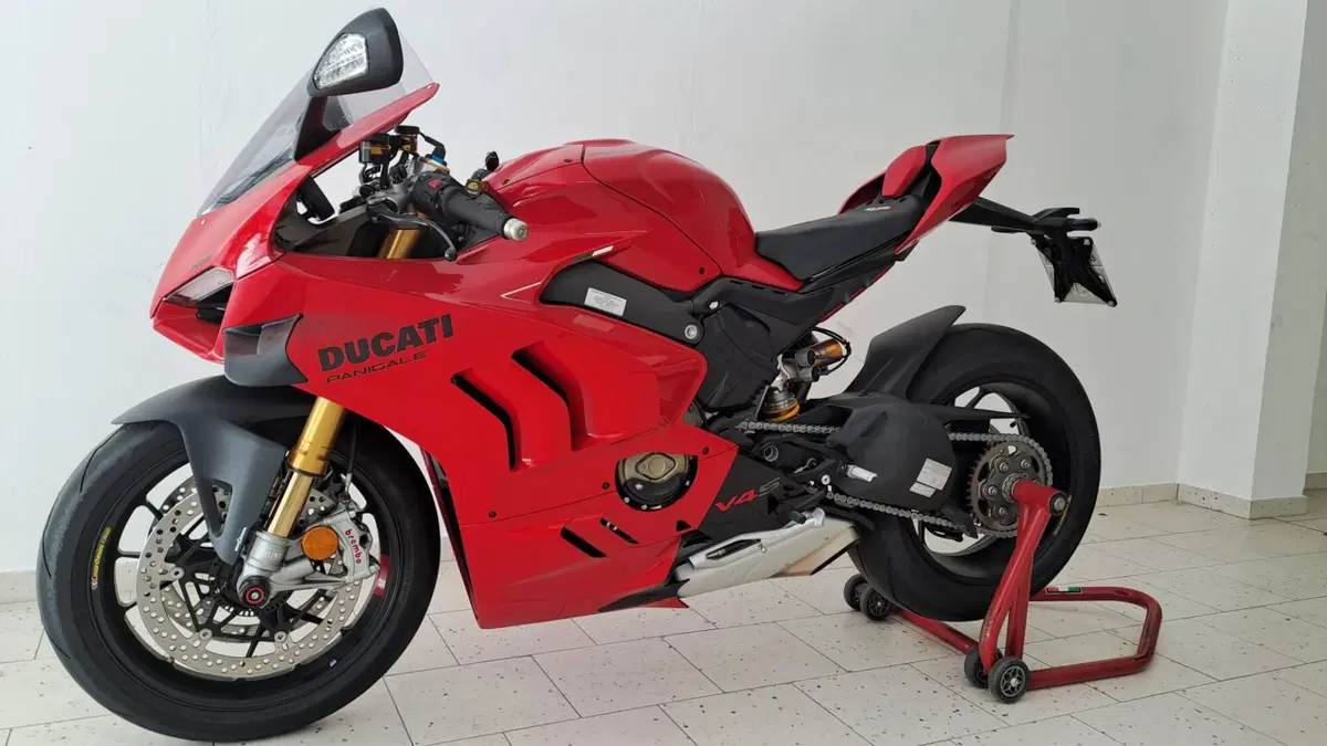Ducati Panigale V4 S (2022 - 24) (4)