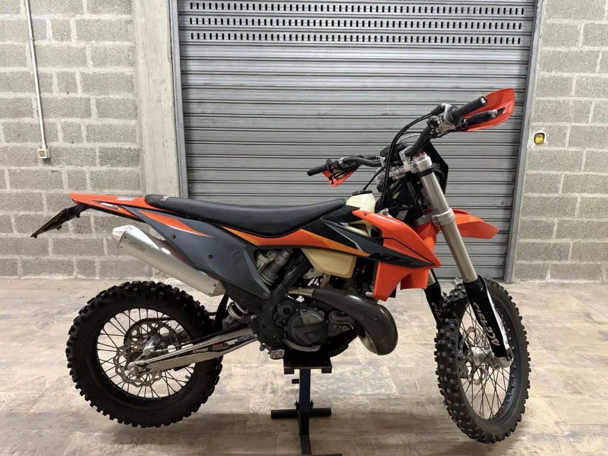 KTM 250 EXC TPI (2021) (2)