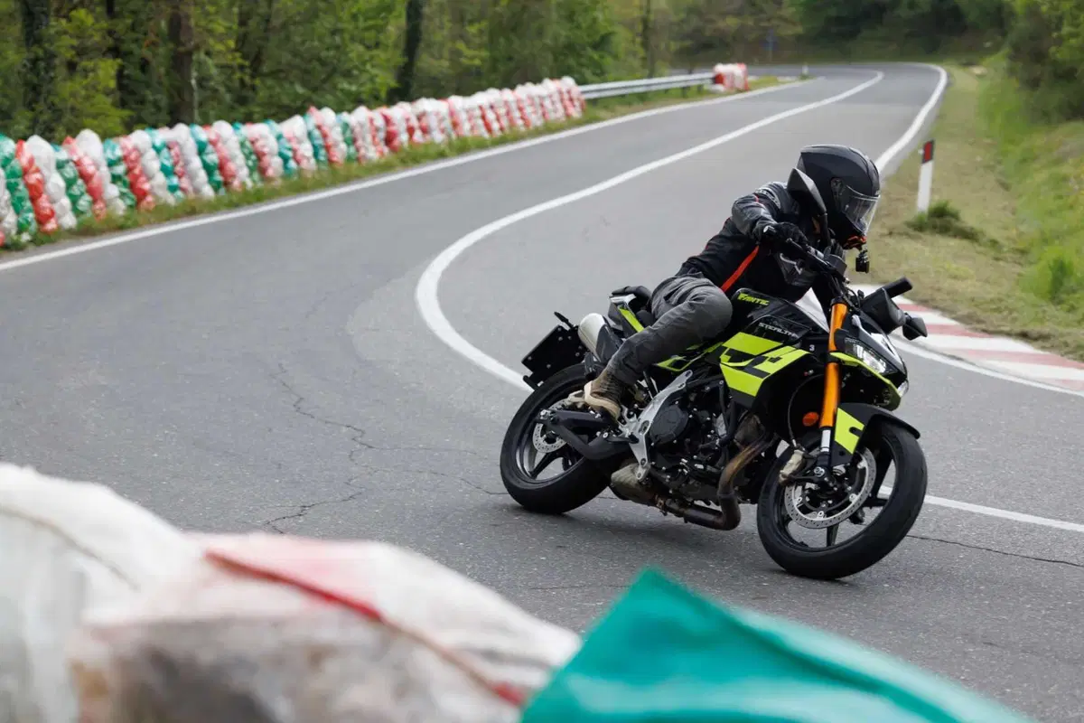 Fantic Stealth 500 test: la prova della naked entry-level al limite della patente A2 [VIDEO E GALLER (2)