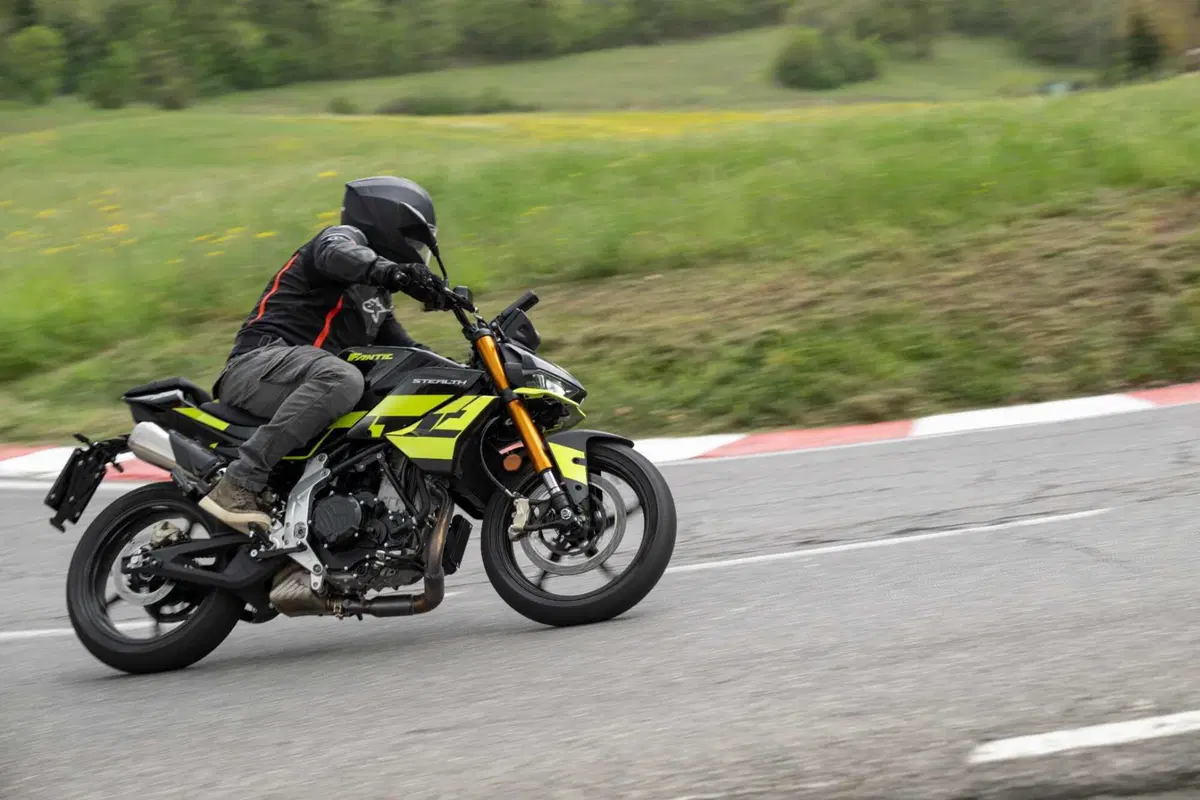 Fantic Stealth 500 test: la prova della naked entry-level al limite della patente A2 [VIDEO E GALLER (7)