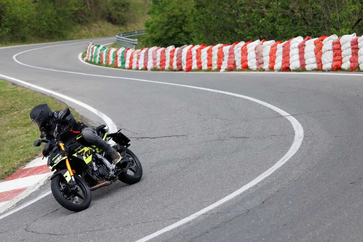 Fantic Stealth 500 test: la prova della naked entry-level al limite della patente A2 [VIDEO E GALLER (8)