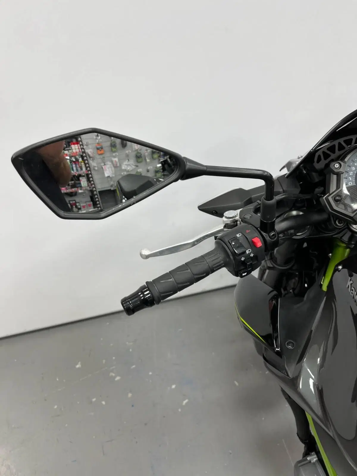Kawasaki Z 900 (2017 - 18) (5)