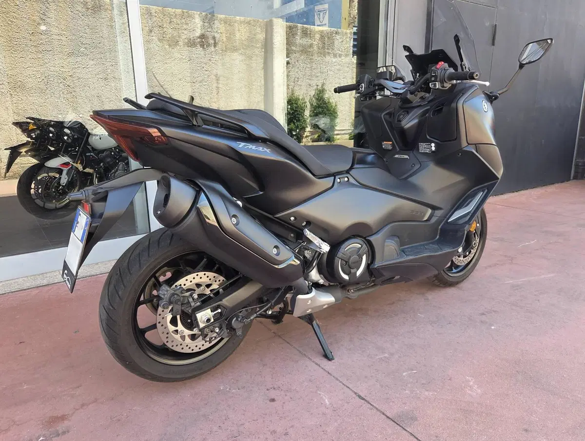 Yamaha T-Max 560 (2022 - 24) (4)