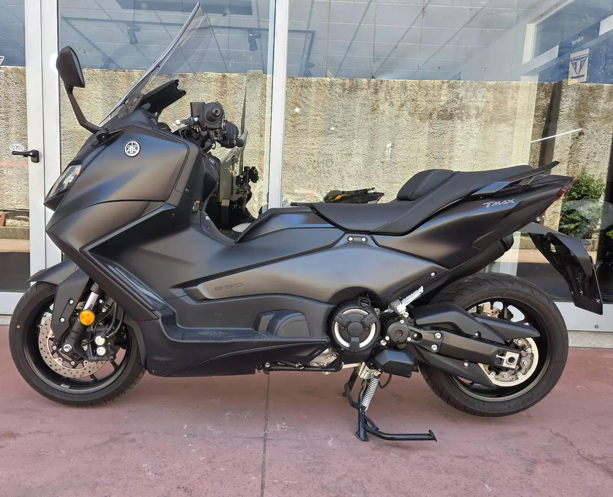 Yamaha T-Max 560 (2022 - 24) (6)