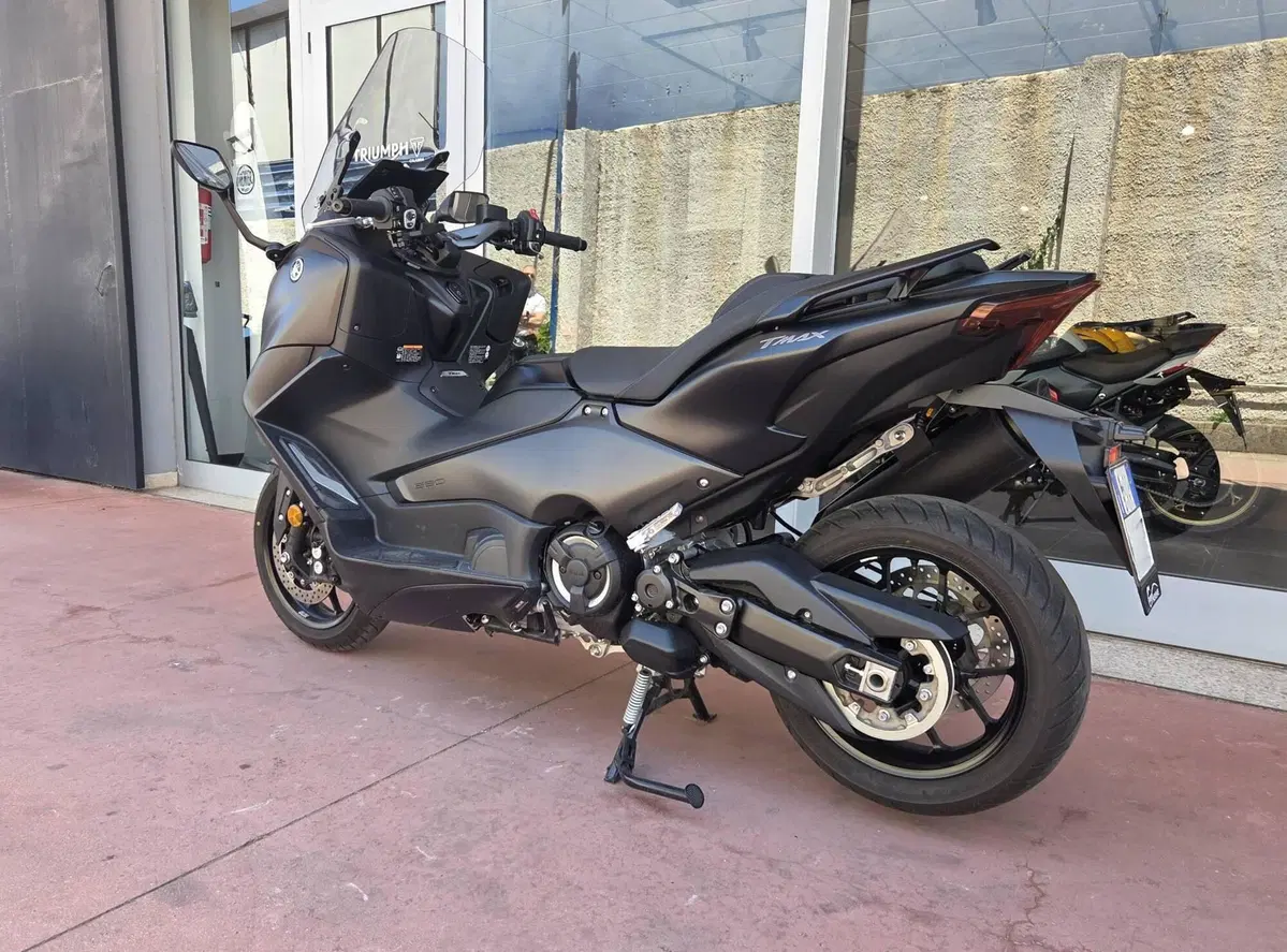 Yamaha T-Max 560 (2022 - 24) (8)