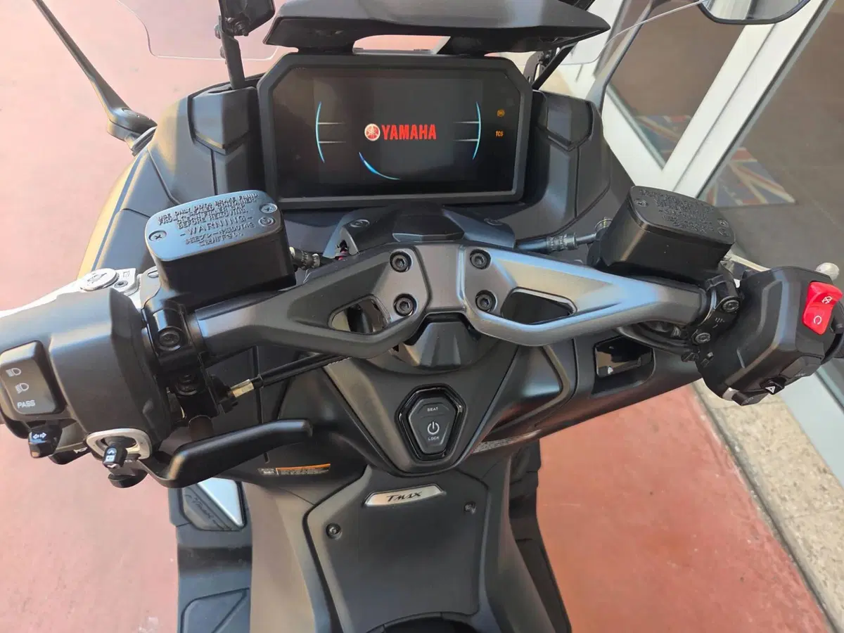 Yamaha T-Max 560 (2022 - 24) (9)
