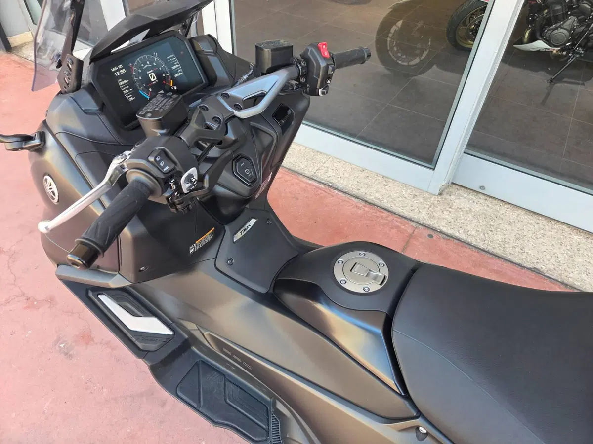Yamaha T-Max 560 (2022 - 24) (10)