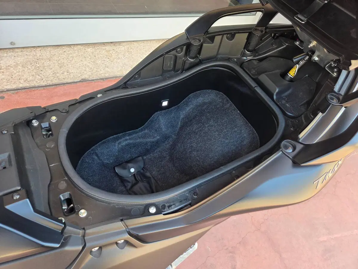 Yamaha T-Max 560 (2022 - 24) (11)