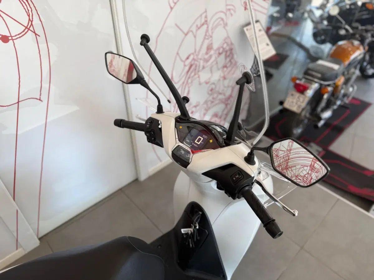 Honda SH 150i Sport (2024 - 25) (8)