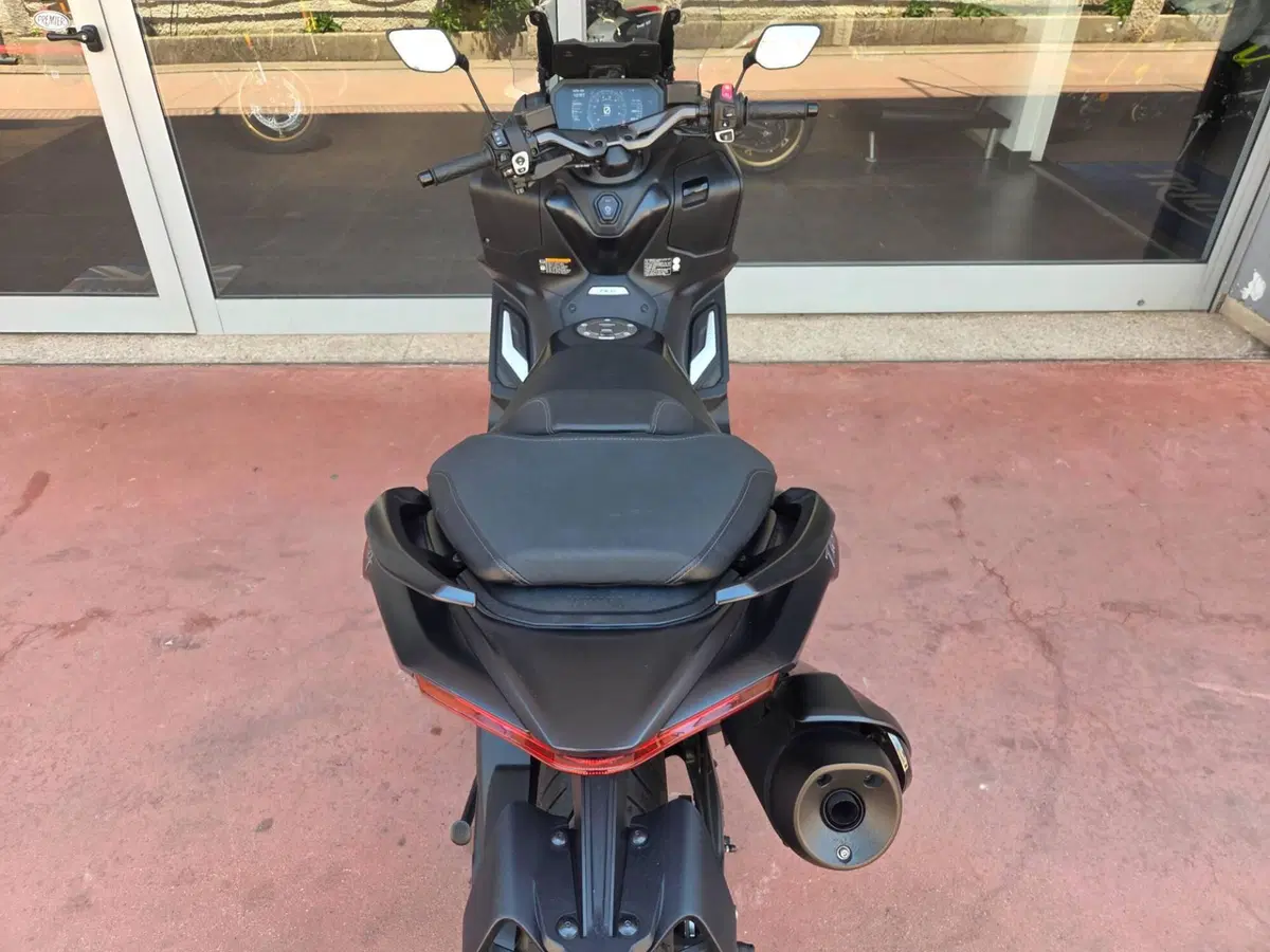 Yamaha T-Max 560 (2022 - 24) (14)
