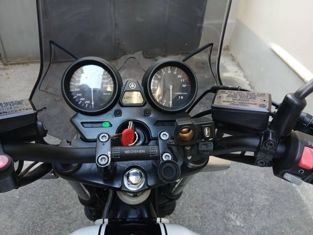 Yamaha XJR 1300 (2006 - 14) (5)