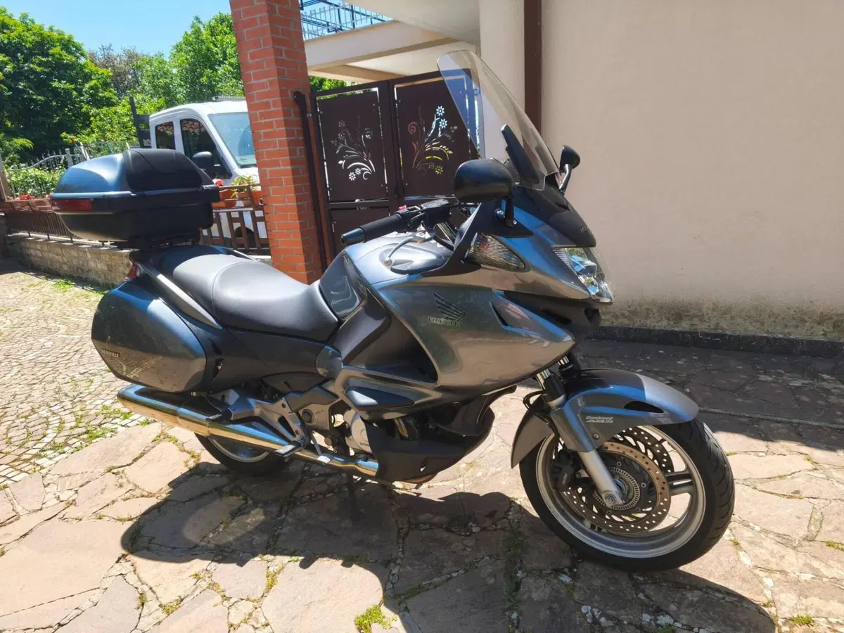 Honda Deauville 700 ABS (2)