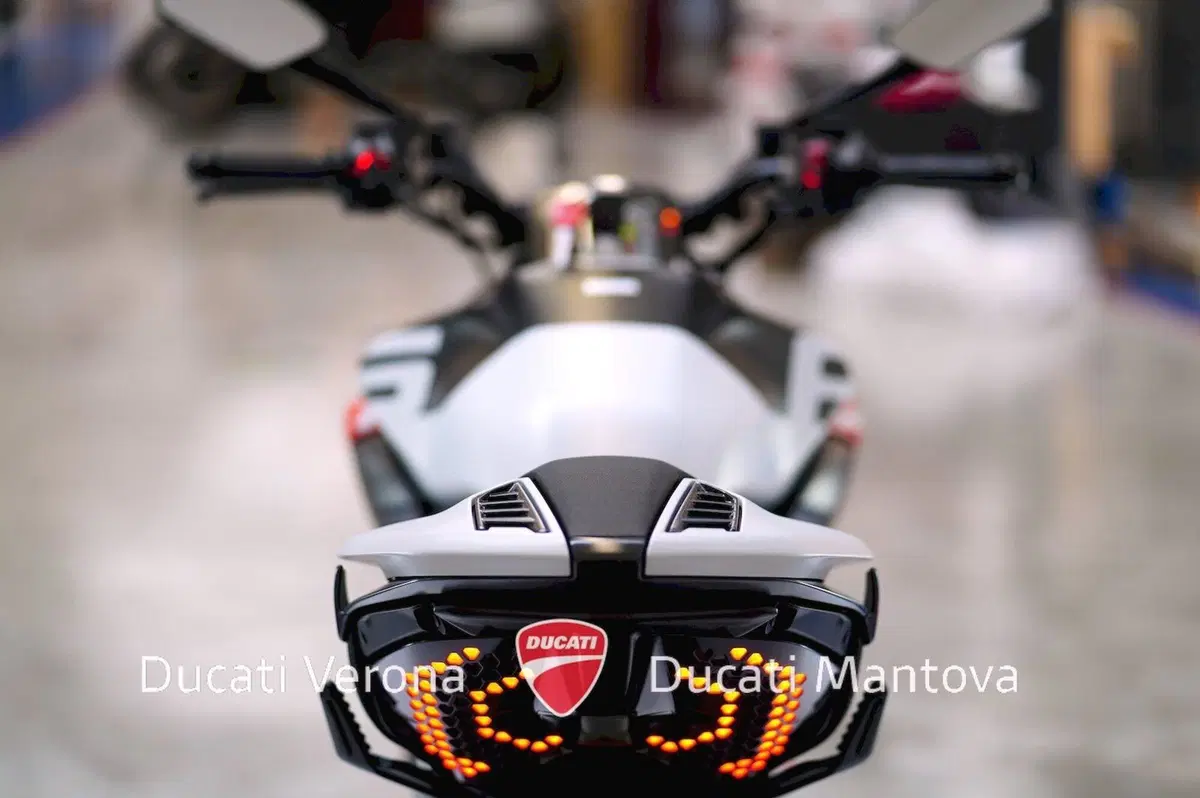 Ducati Diavel V4 RS (2026) (19)