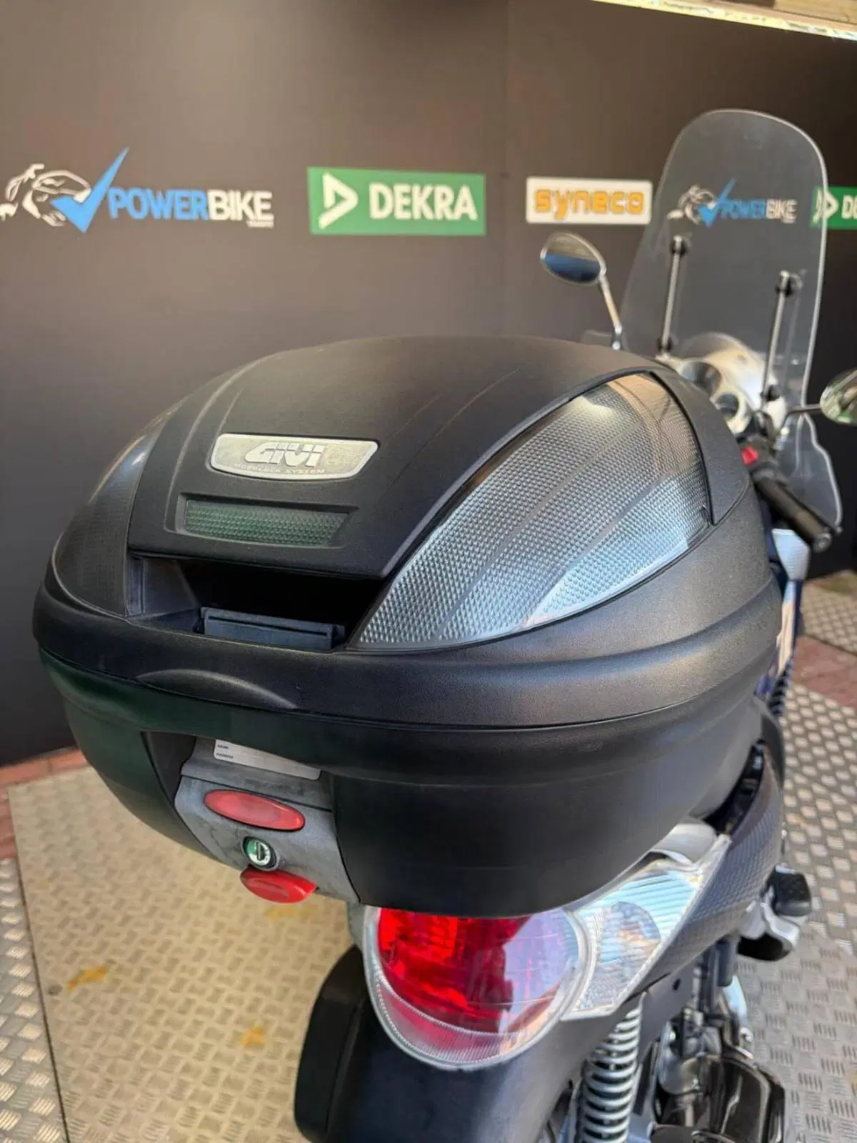 Aprilia Scarabeo 500 (2007 - 12) (4)