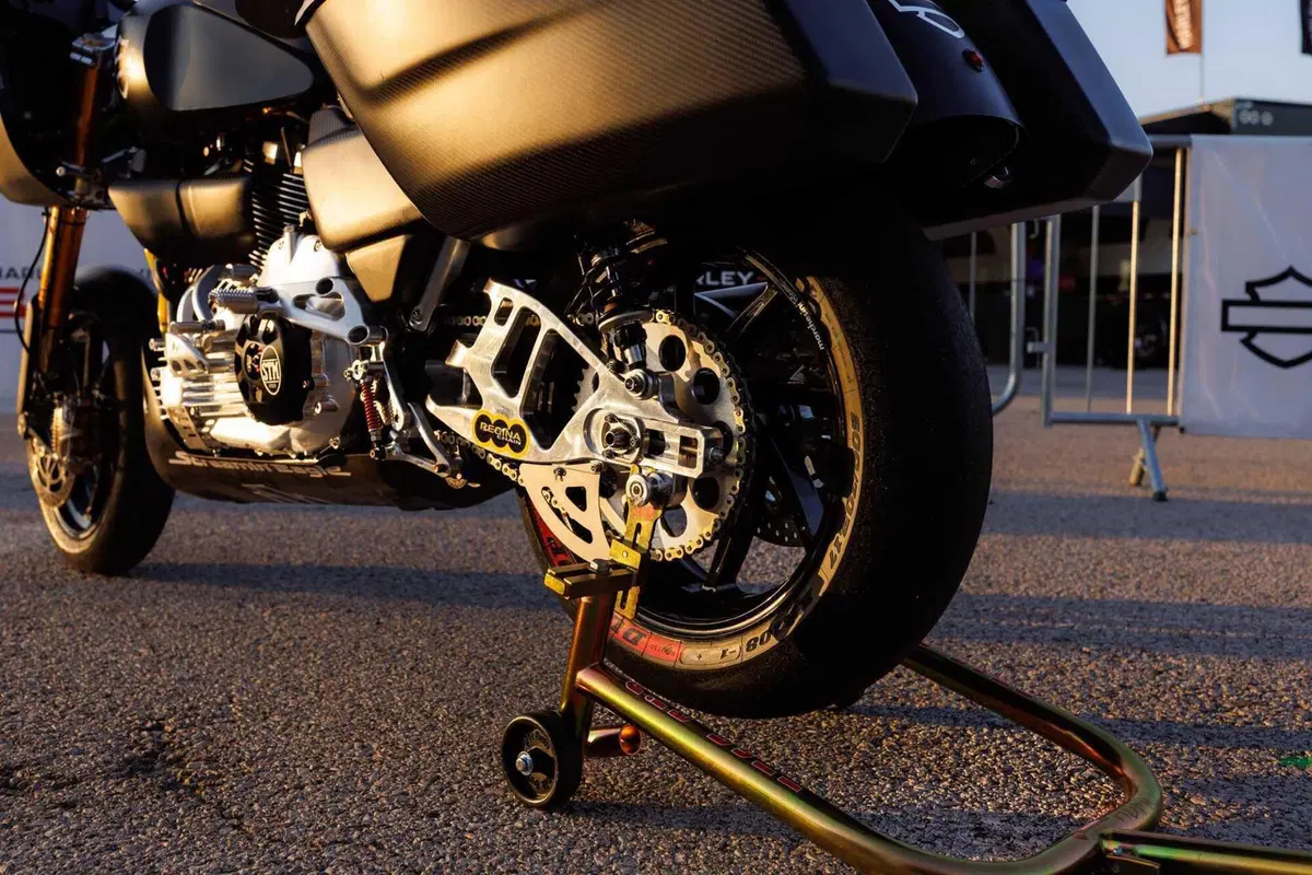 Harley-Davidson Bagger World Cup. Hey Jason, che razza di “bestia” è questa? (17)