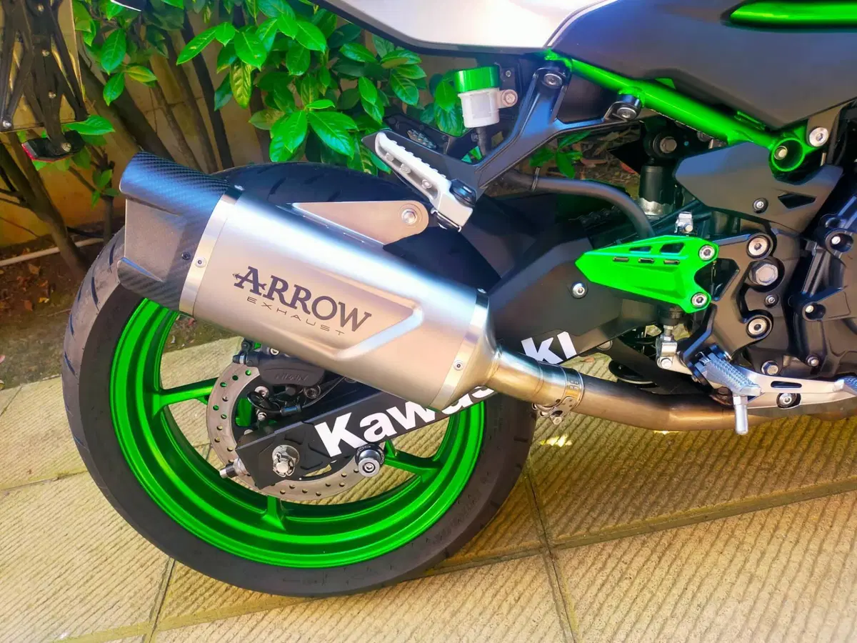 Kawasaki Z 500 SE (2024 - 26) (11)