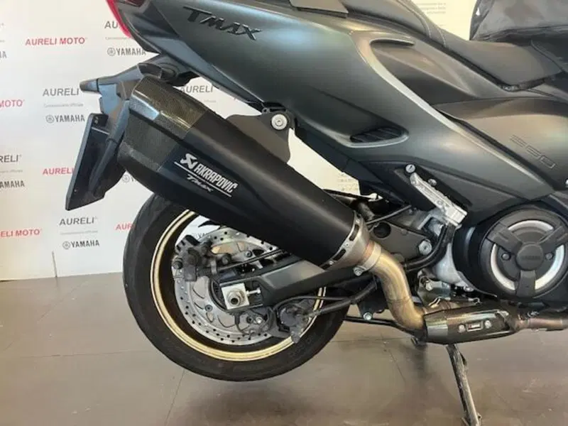 Yamaha T-Max 560 Tech Max (2021) (6)