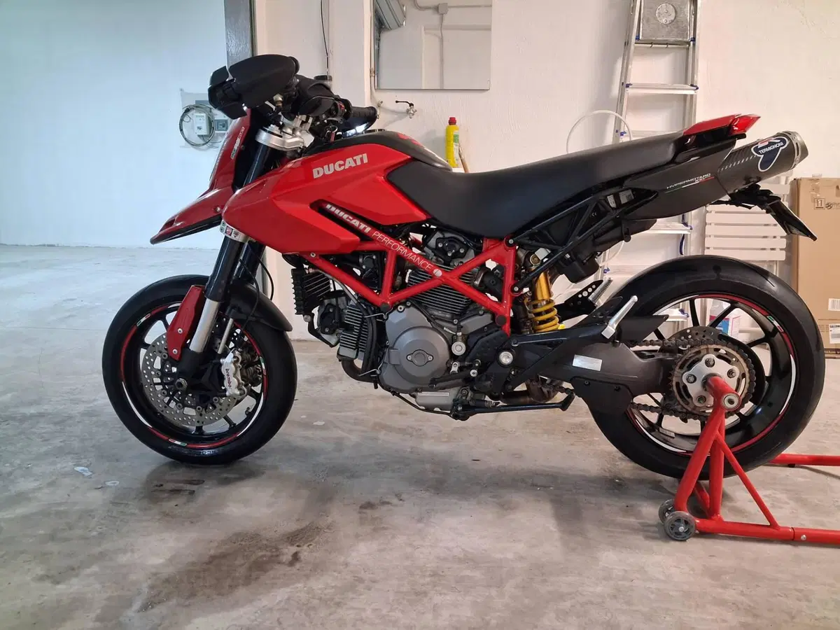 Ducati Hypermotard 1100 EVO (2010 - 12) (4)