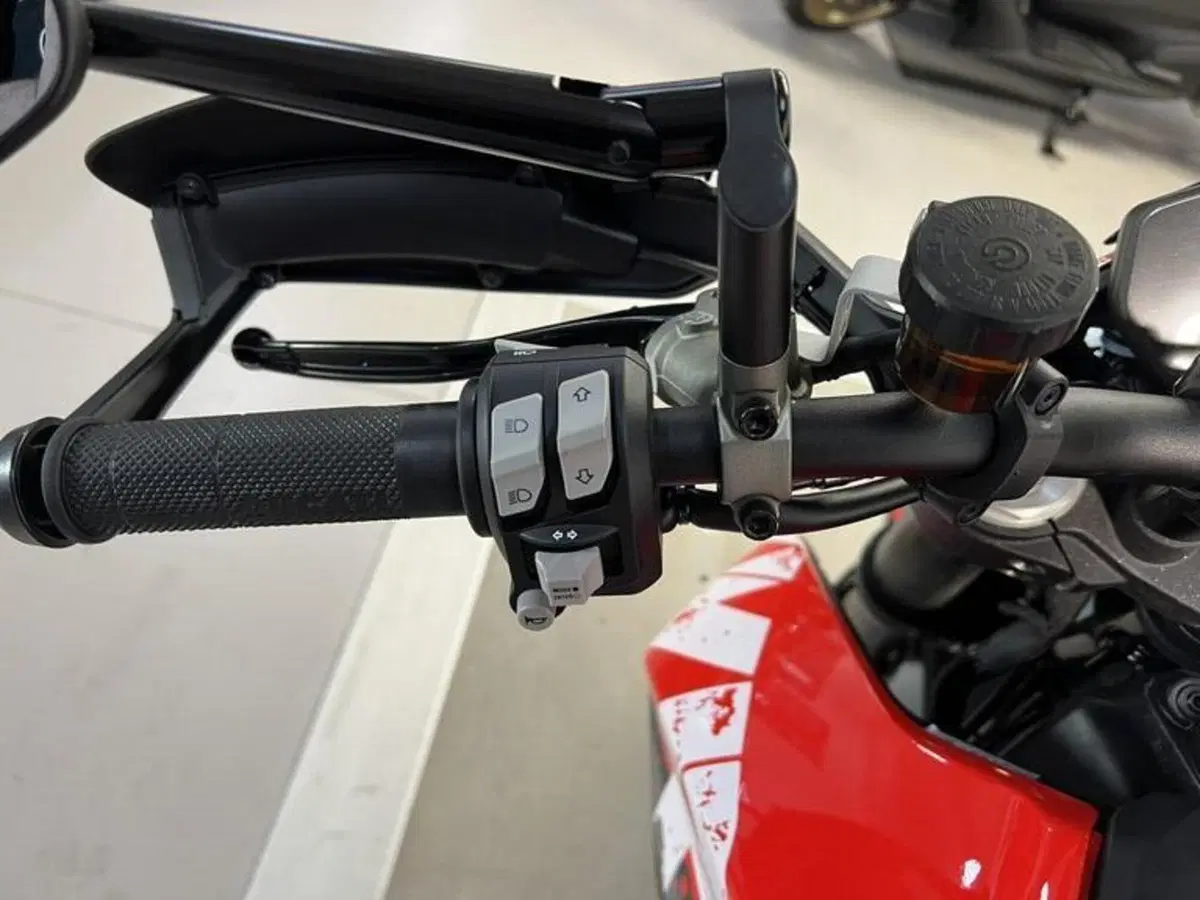 Ducati Hypermotard 950 RVE (2022 - 25) (7)
