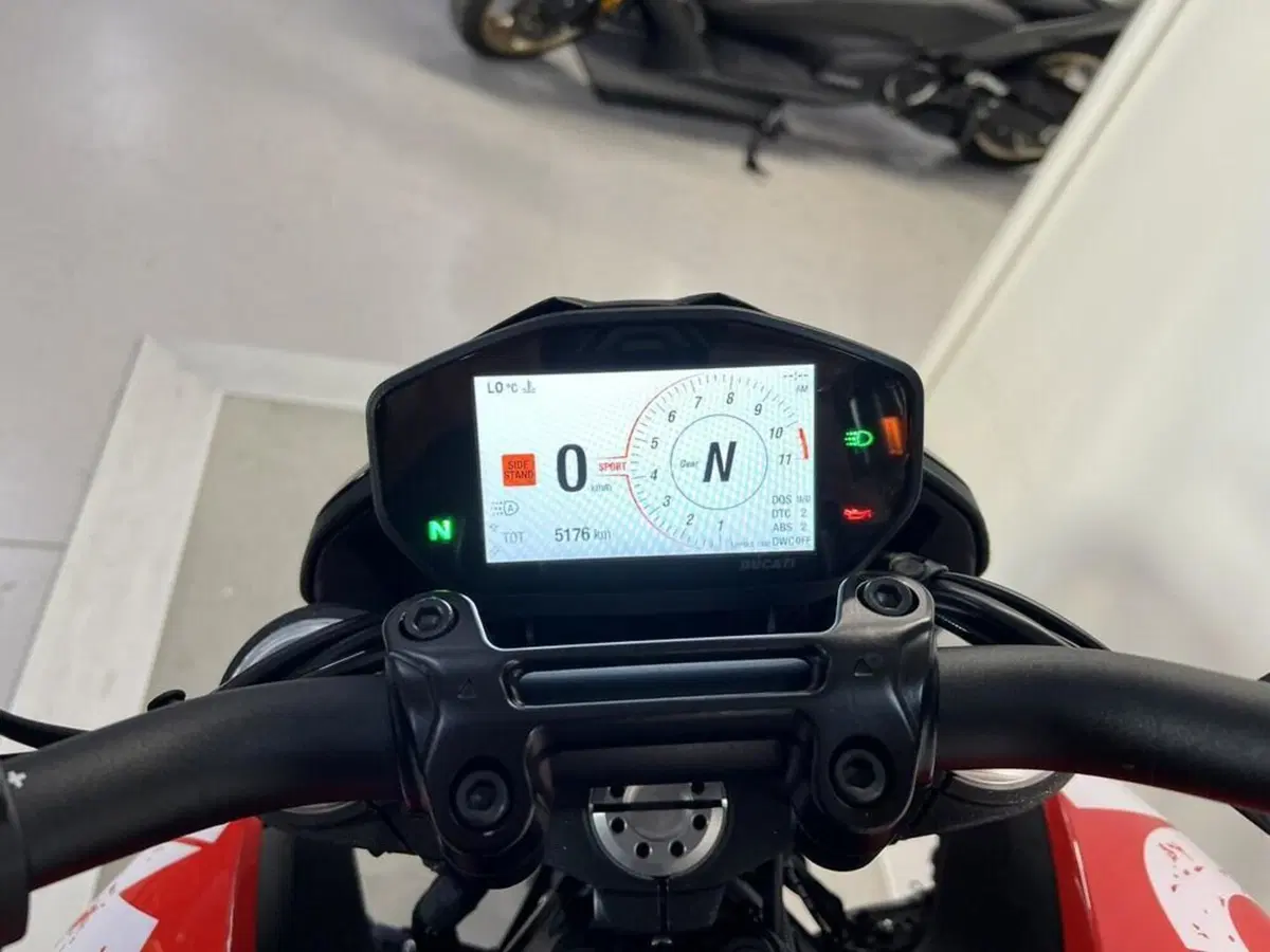 Ducati Hypermotard 950 RVE (2022 - 25) (8)