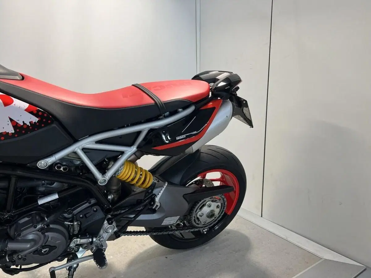 Ducati Hypermotard 950 RVE (2022 - 25) (2)